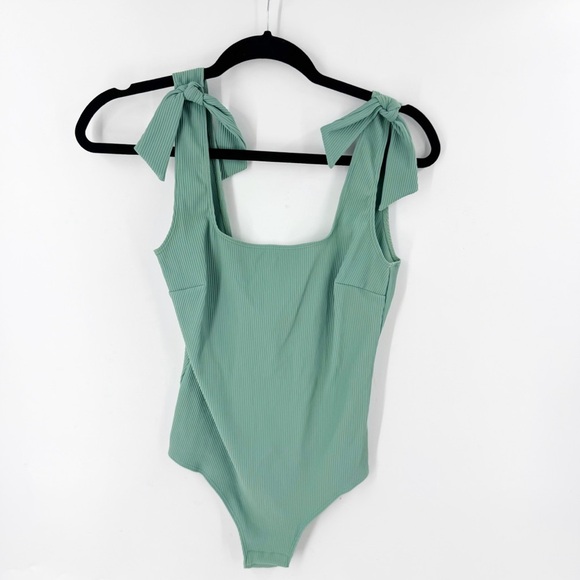 ✅ NWT CUPSHE Green One Piece Swimsuit WITH BOW TIES AND DEEP BACK SIZE MEDIUM - Picture 1 of 6